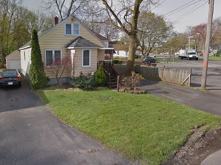 202 Melrose Dr — Photo 1