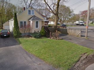 202 Melrose Dr, North Syracuse, NY 13212