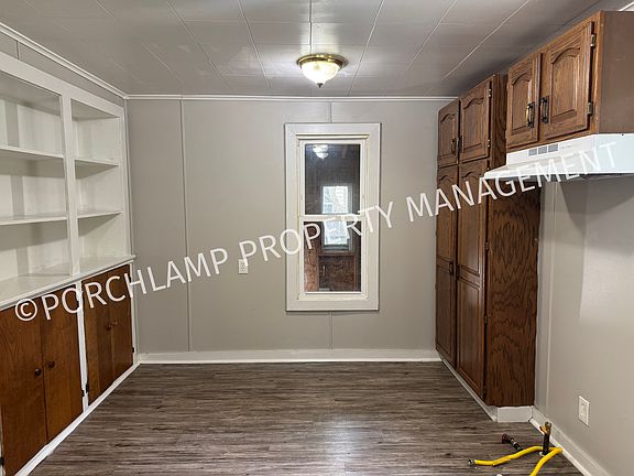 3rd image of 283 E Grand Ave