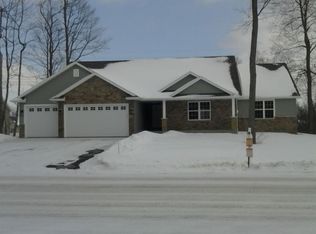 678 Firefly Ln, Neenah, WI 54956