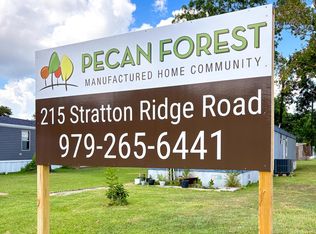 215 Stratton Ridge Rd Trailer 58, Clute, TX 77531