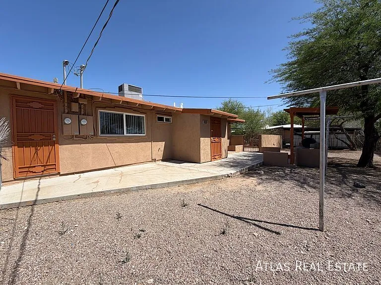 1932 S Campbell Ave — Photo 5