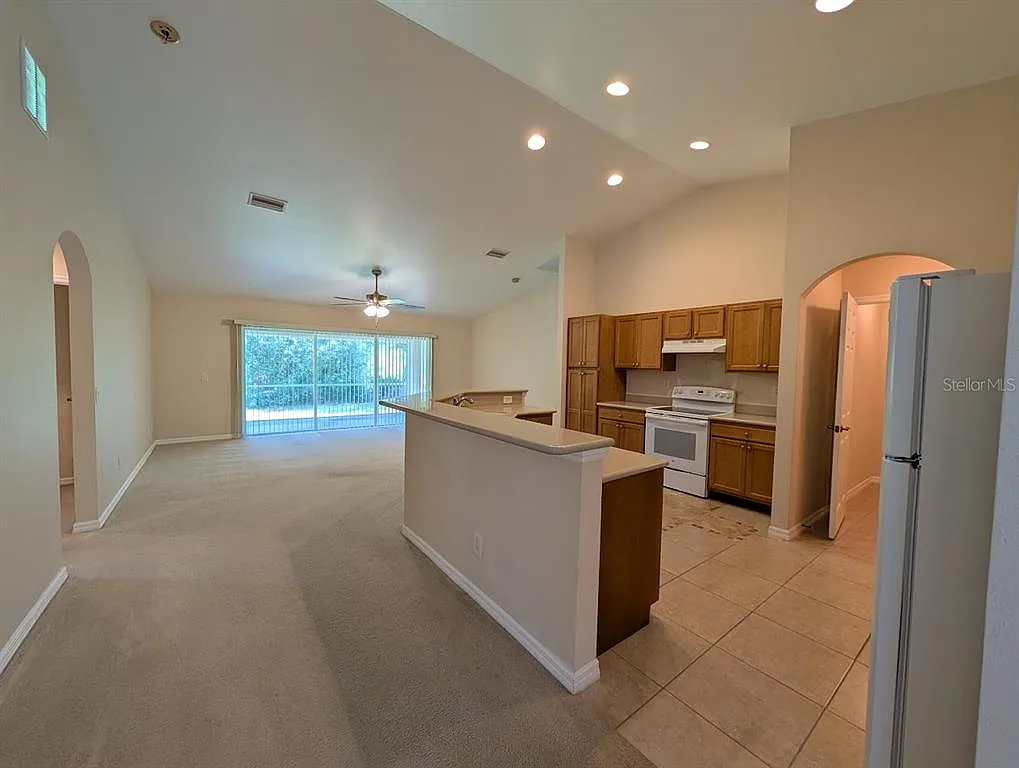 3 bed, 2.0 bath, 1882 sqft, $2,200 — Photo 4