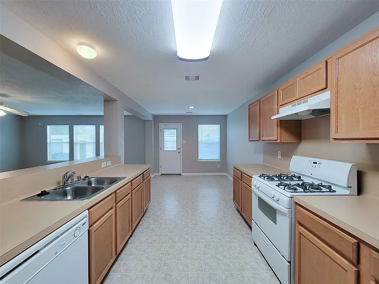 20759 Cypress Crescent Ln — Photo 13