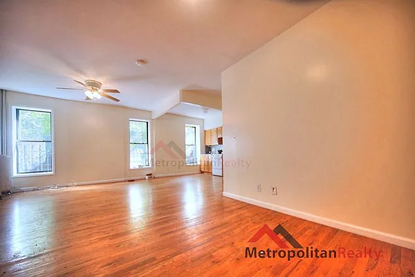 Rented by Metropolitan Realty | media 9