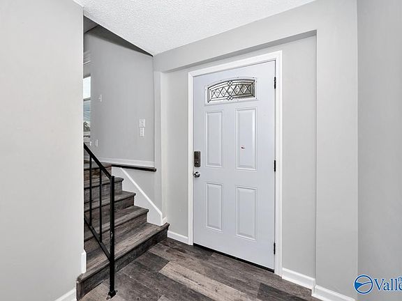 3rd image of 5016 Lori Cir NW