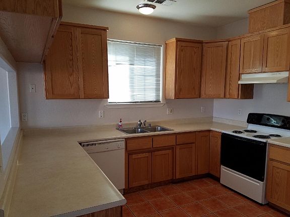 5th image of 2497 Walnut Ave