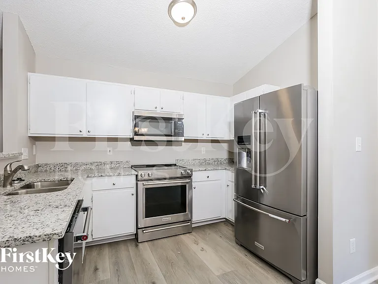 4952 Silverdene St — Photo 5