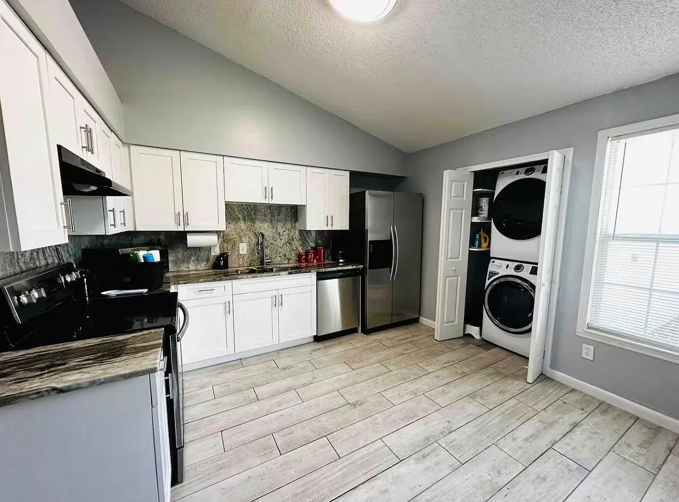 3 bed, 2042 sqft, $2,150 — Photo 3