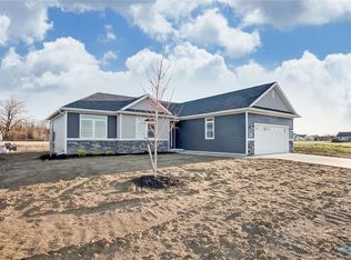 838 Tomahawk Ln, Bowling Green, OH 43402