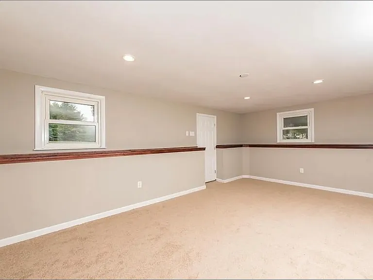671 Crescent St — Photo 7