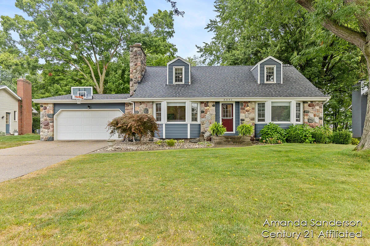 3091 Willow Creek Dr SW photo 1