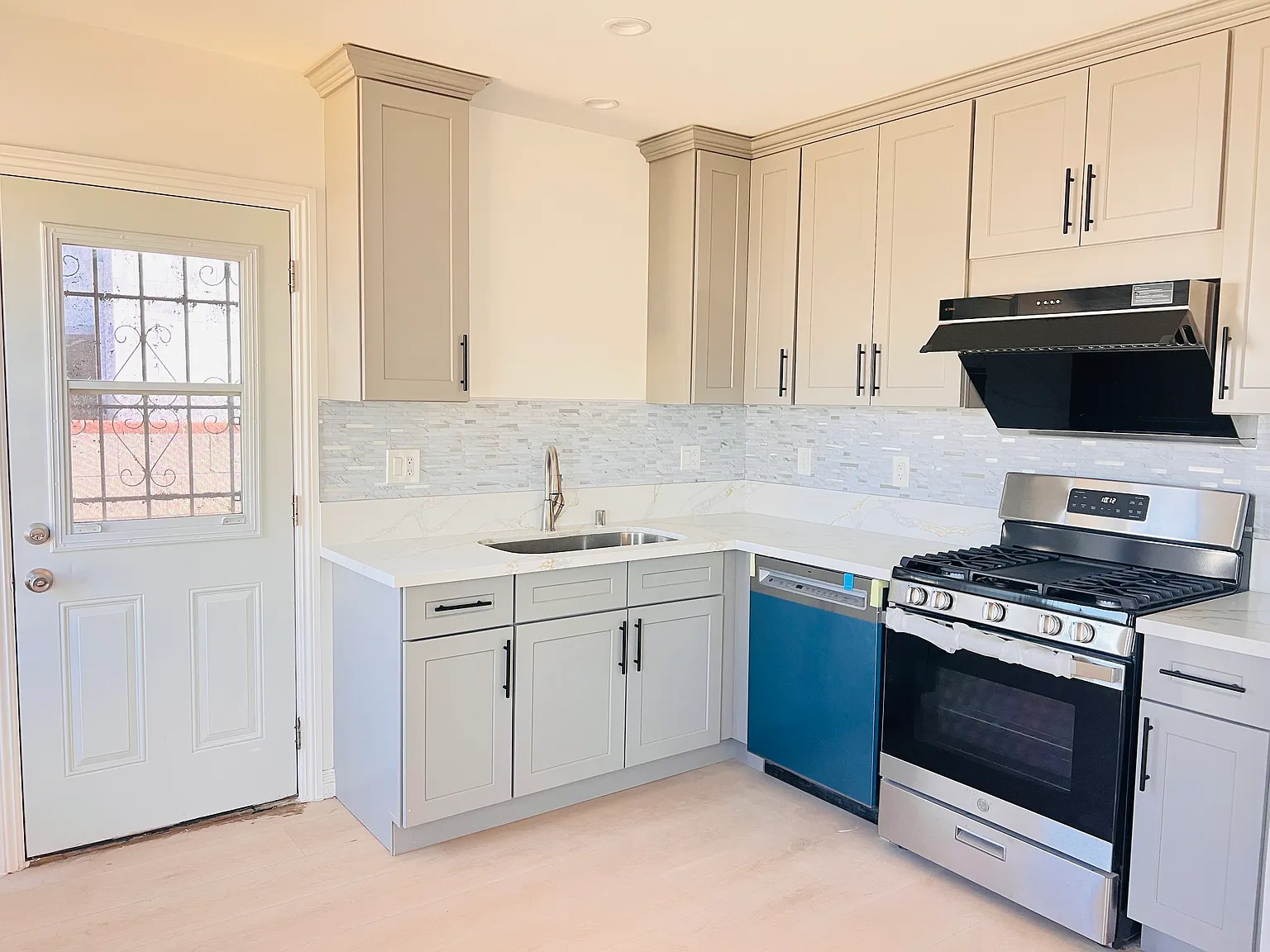 4 bed, 1365 sqft, $4,500 — Photo 4