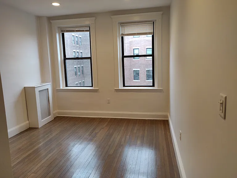 21 Peterborough St #4 — Photo 4