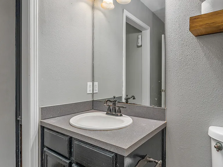 921 Pennington Ln — Photo 11