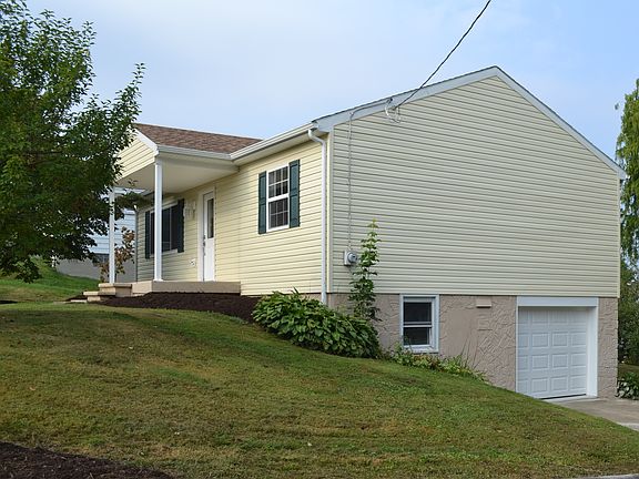 2nd image of 210 McArthur St