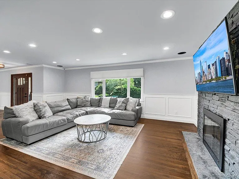 2 Stonycrest Rd — Photo 4