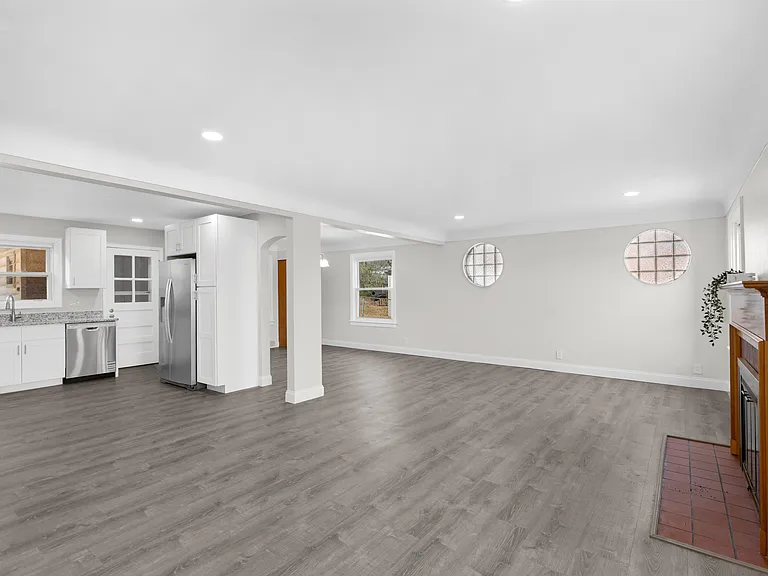 223 N Dellwood Ave — Photo 8