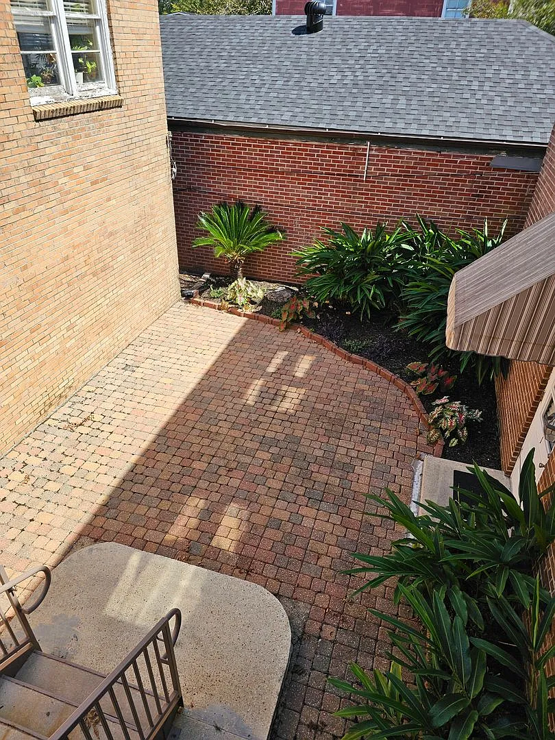 114 N. Cypress Street — Photo 4