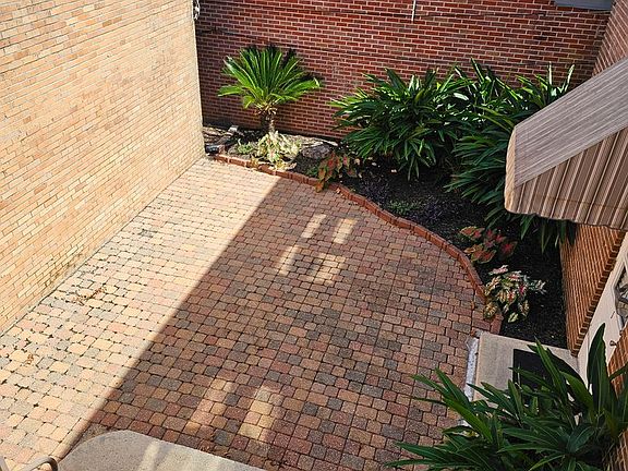 4th image of 114 N Cypress St #3