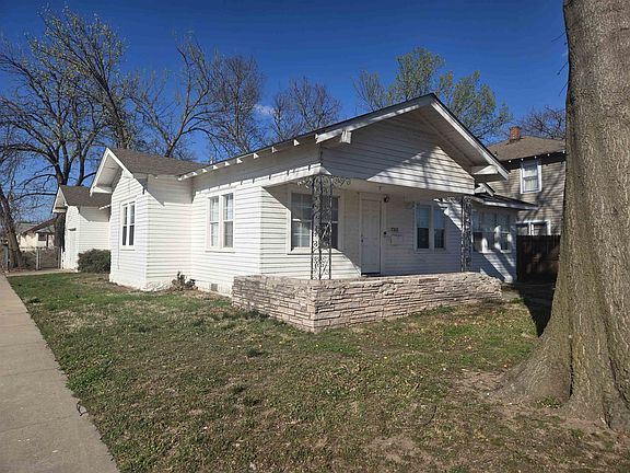 2nd image of 2202 E Maple Ave