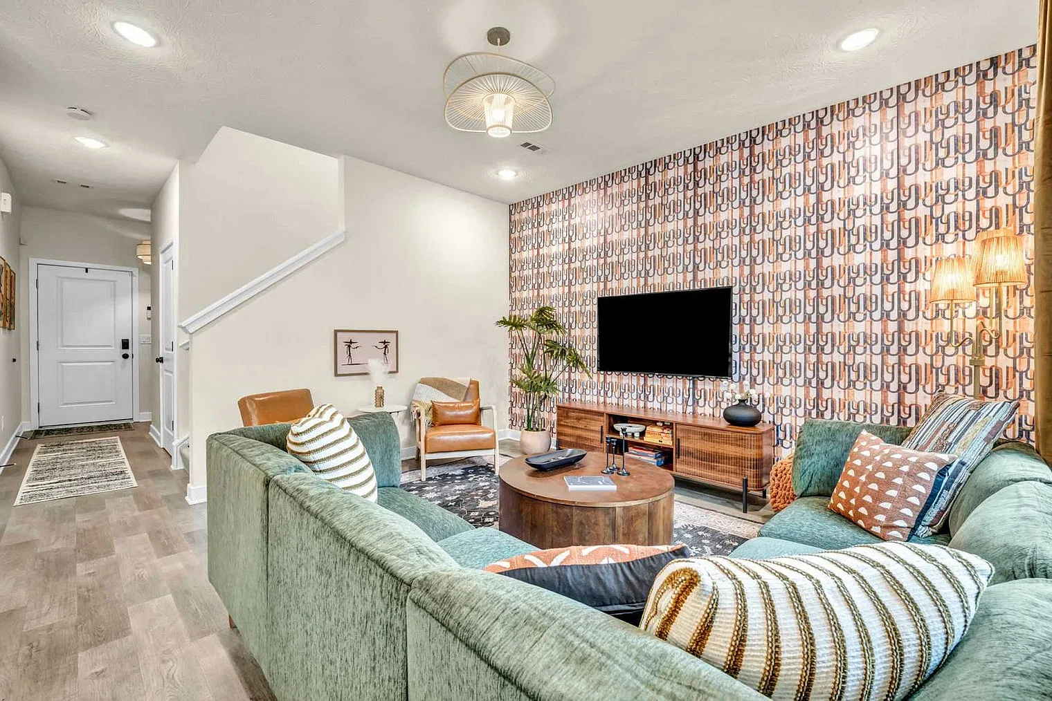 3 bed, 2.0 bath, 1657 sqft, $4,527 — Photo 3