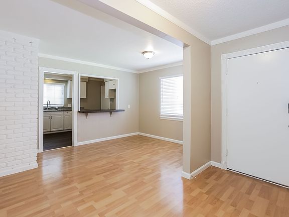 2nd image of 2047 W Victoria Ave