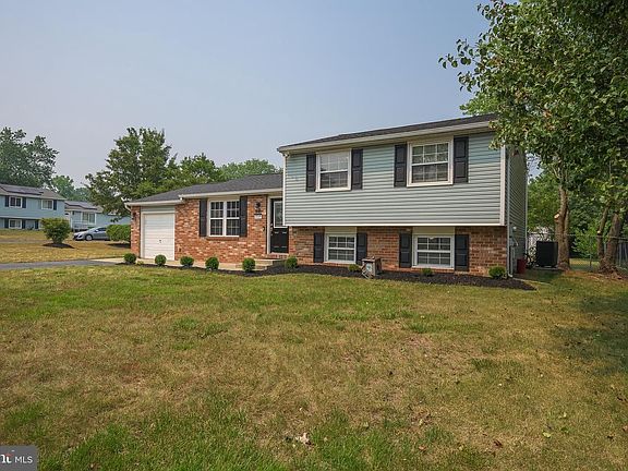 3rd image of 2249 Sandalwood Dr