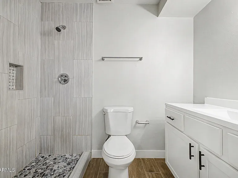 6536 W Turney Ave — Photo 23