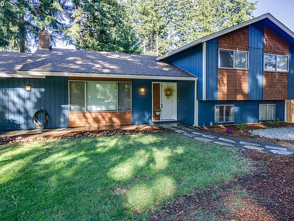 3rd image of 303 NE Hearthwood Blvd