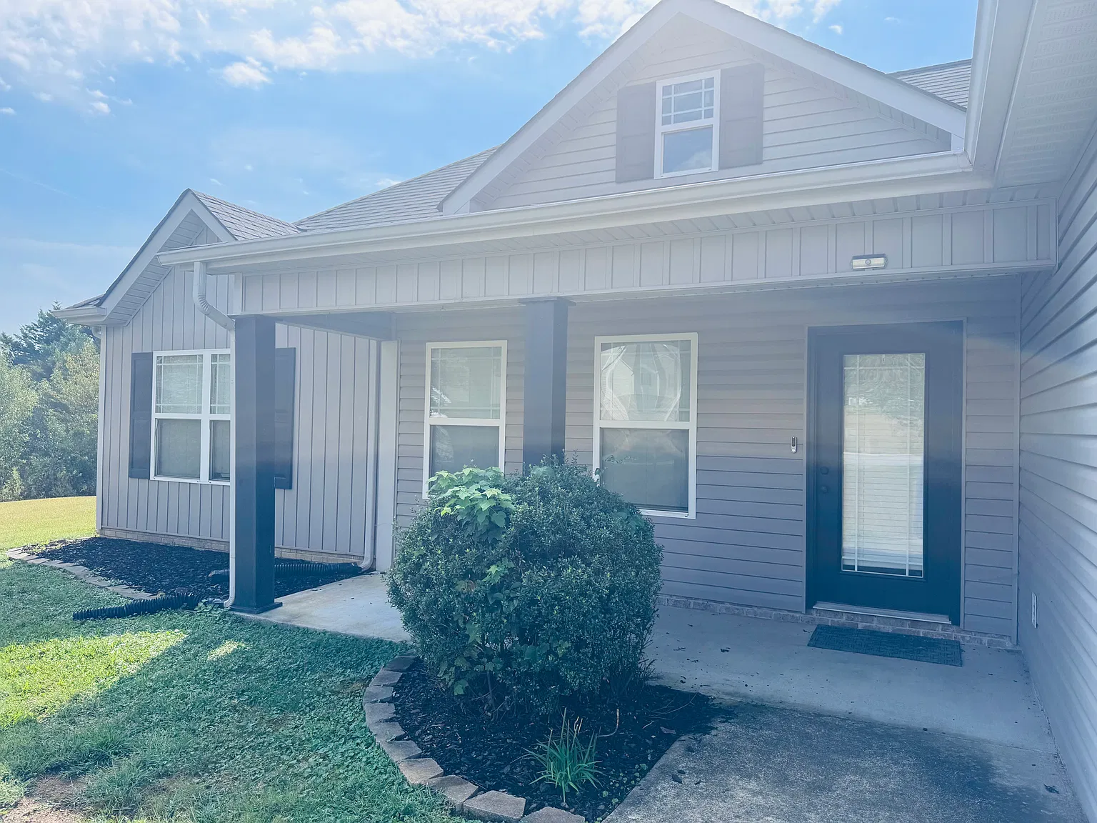 3 bed, 2000 sqft, $1,950 — Photo 2
