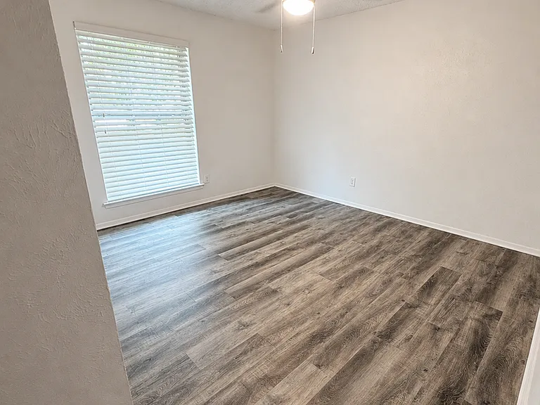 5309 Holly Trl — Photo 18