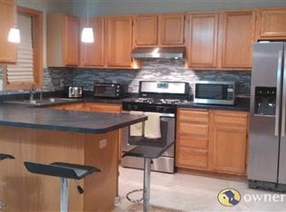 686 3rd St E, Saint Paul, MN 55106