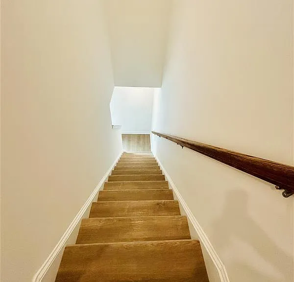 7121 Fisk Dr NE — Photo 4