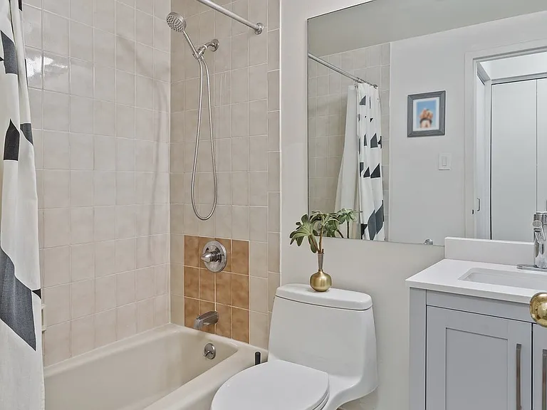 445 W 19th St #5E — Photo 11
