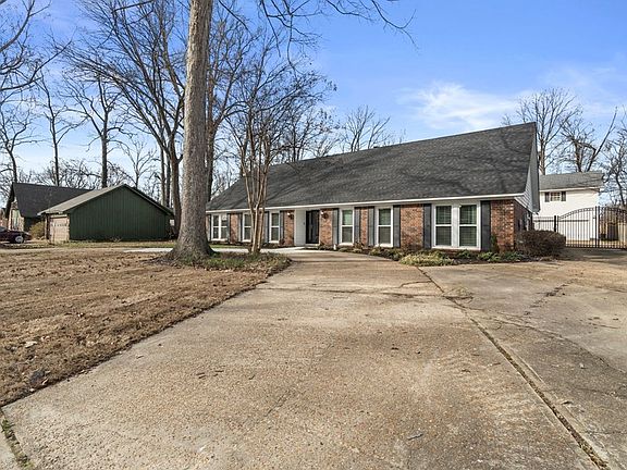 2nd image of 207 Tournament Rd