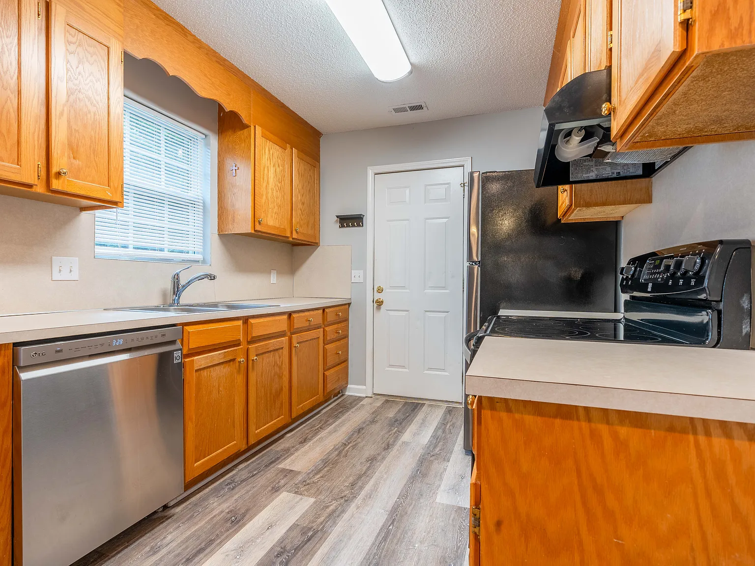 2 bed, 840 sqft, $1,300 — Photo 3