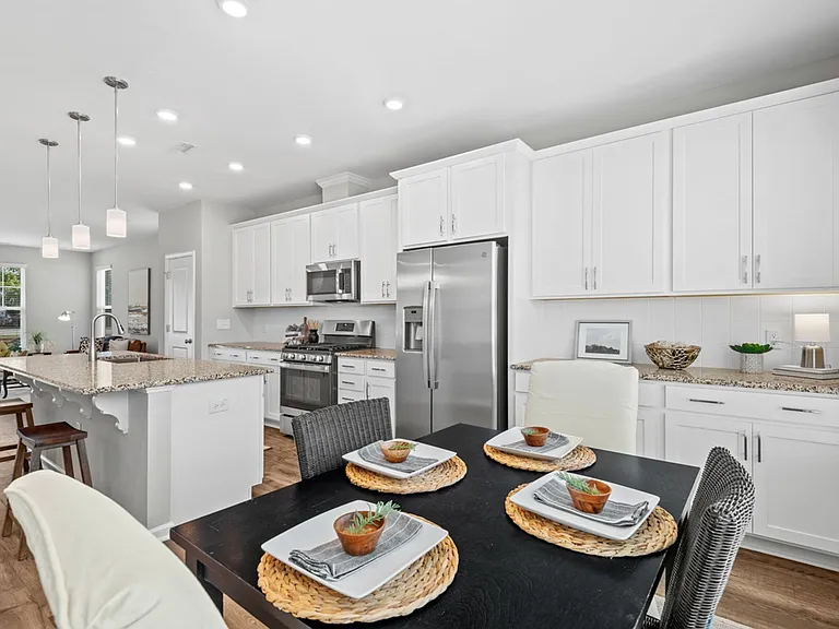 1136 Commack Dr — Photo 11