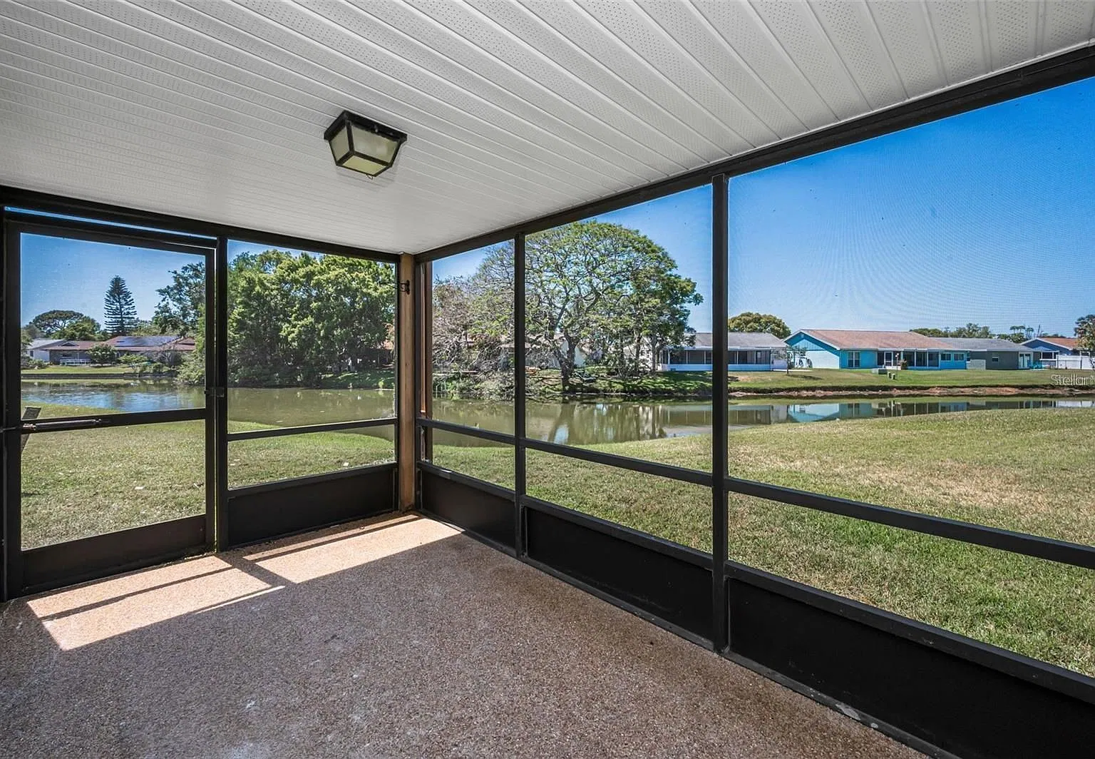 Fully updated 55+ Condo. 2 bed, 2 bath with covered parking — Photo 4