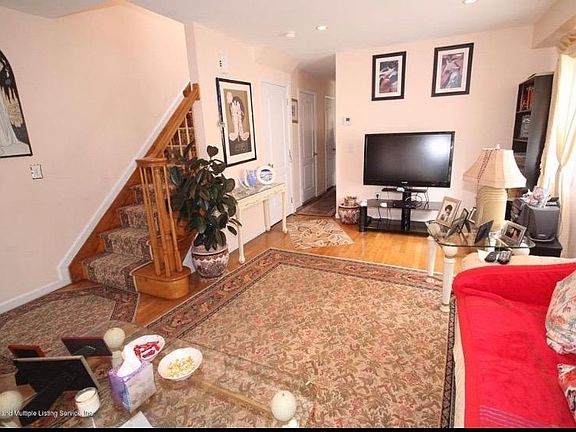 2nd image of 361 Oak Ave