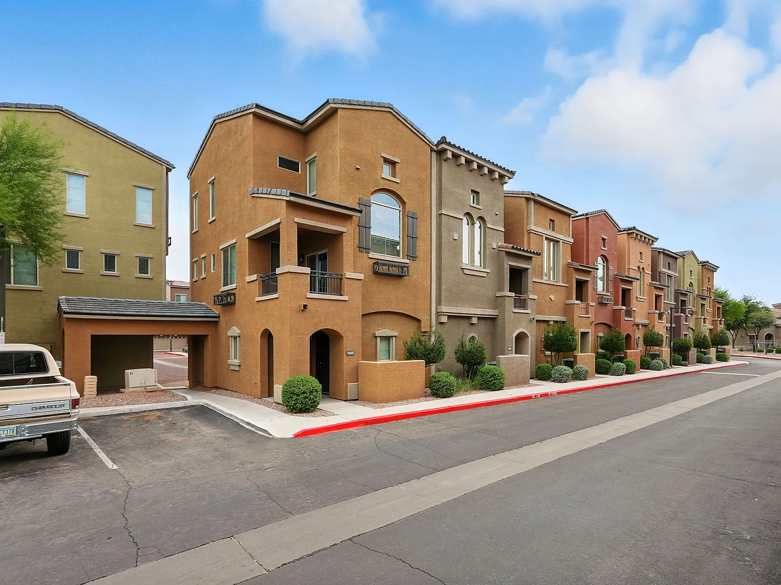 2 bed, 2.5 bath, 1248 sqft, $1,895 — Photo 2