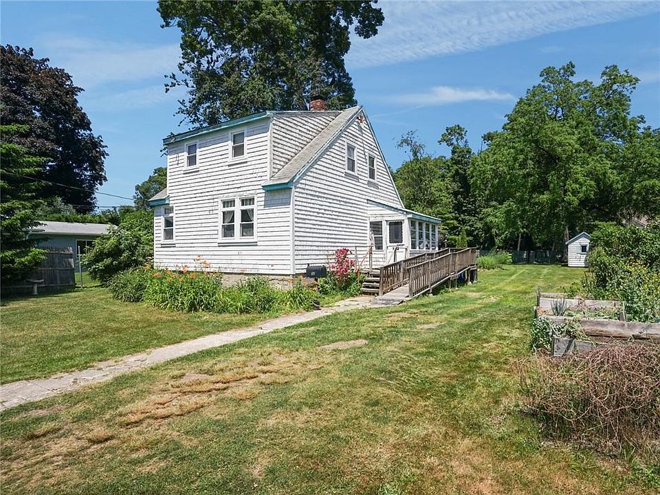 1st image of 32 Hoffman Ave