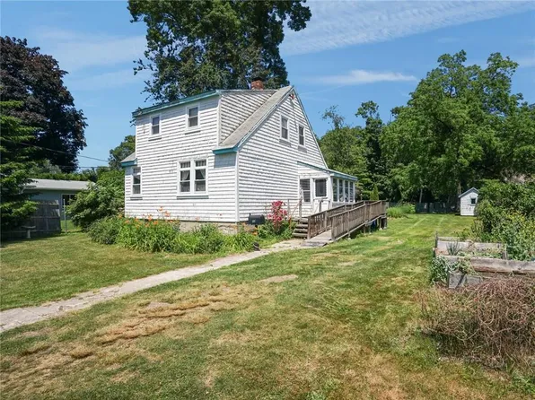 32 Hoffman Ave, Cranston, RI 02920