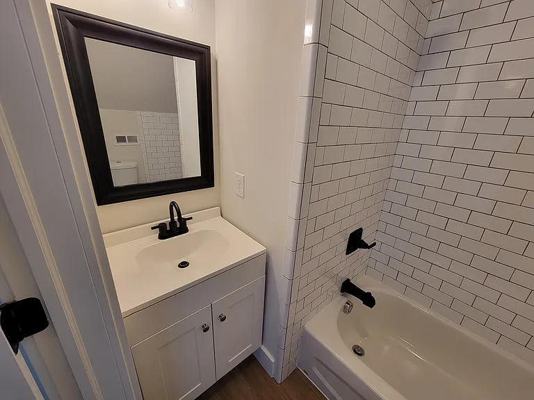 Second Floor Full Bathroom