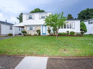 9725 Chapel Rd, Philadelphia, PA 19115