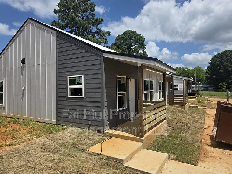 405 N Logan Ln #A — Photo 3