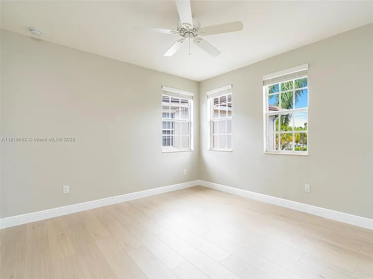2028 SW 16th Ter #2028 — Photo 9