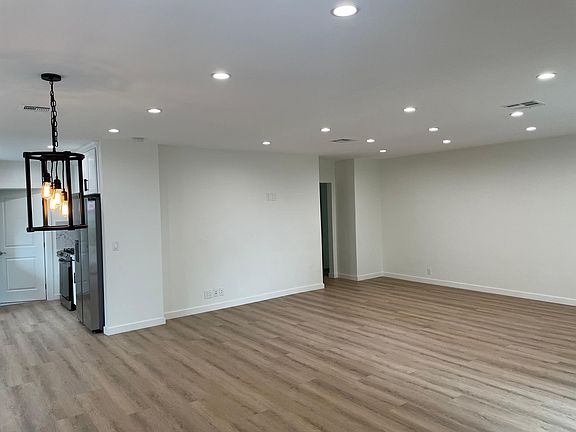 3rd image of 831 E Santa Anita Ave