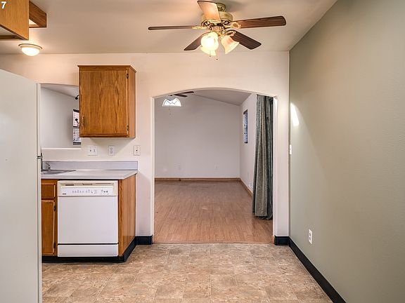 3rd image of 935 E Birch Pl