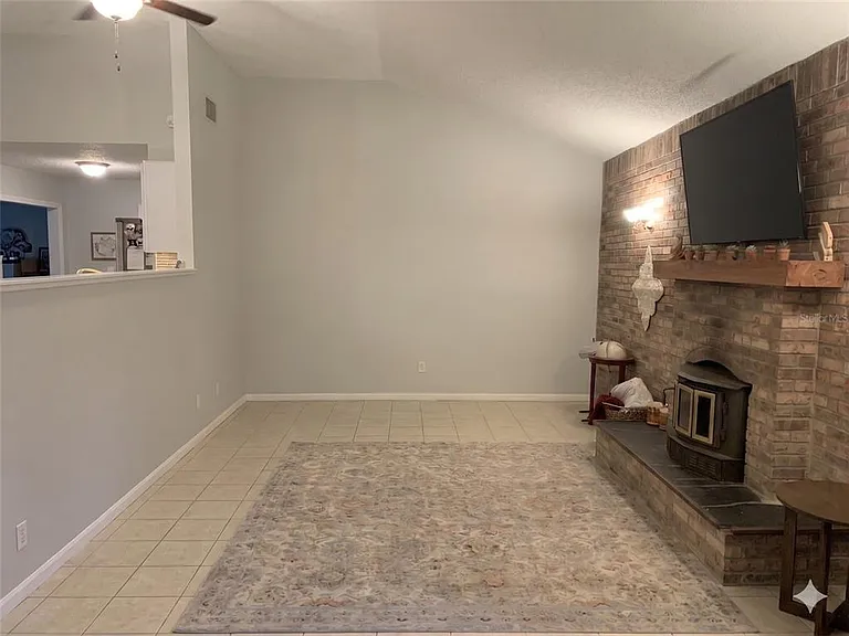 3 Elizabeth Dr E — Photo 7